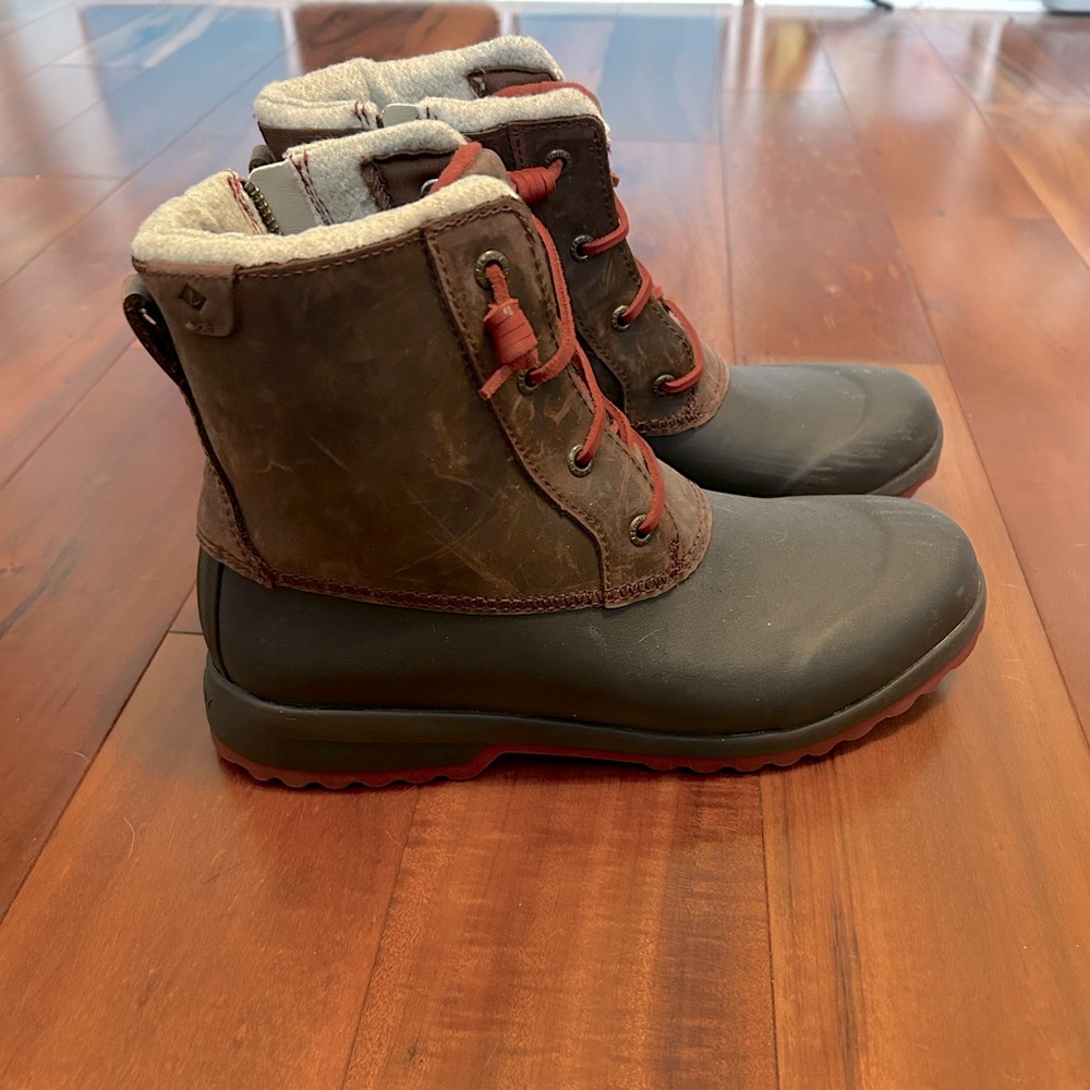 NWOT Sperry Boots